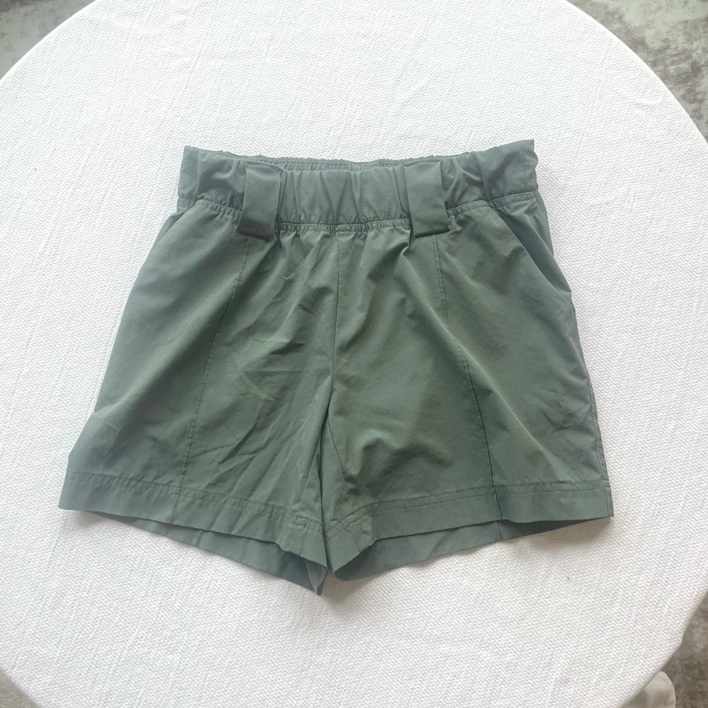 Athleta Shorts NWOT size 2
